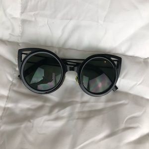 Black cat eye round sunglasses